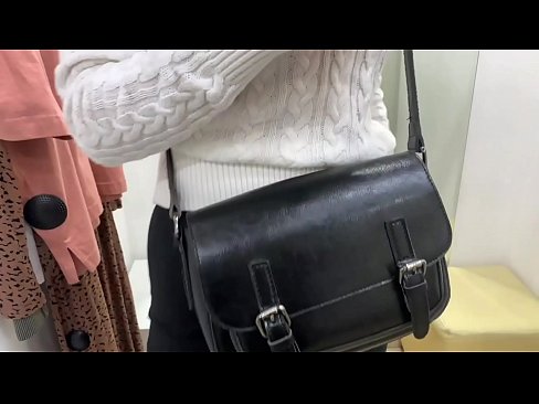 ❤️ Masturbasyon piblik nan jenn femèl FeralBerry ak yon gode nan sal la Fitting Sèks nan ht.online4sex.ru
